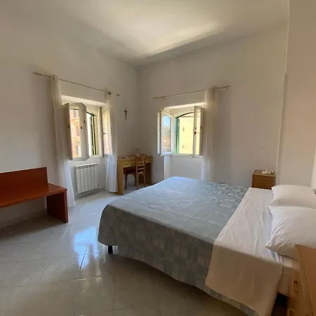 Casa Per Ferie Suore Salesiane Dei Sacri Cuori Bed and breakfast *
